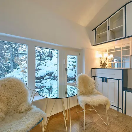 Hildy's Apartment *